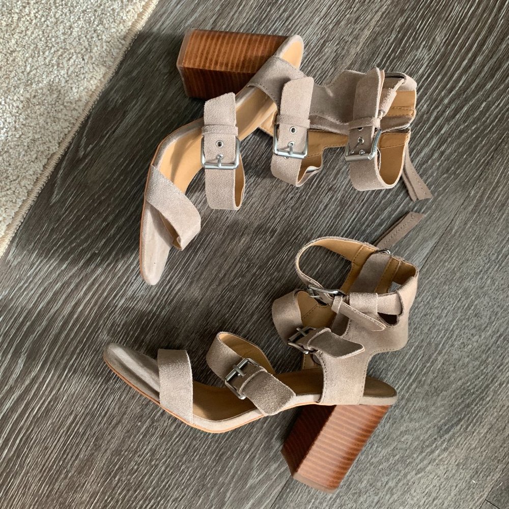 Crown Vintage beige leather sandals